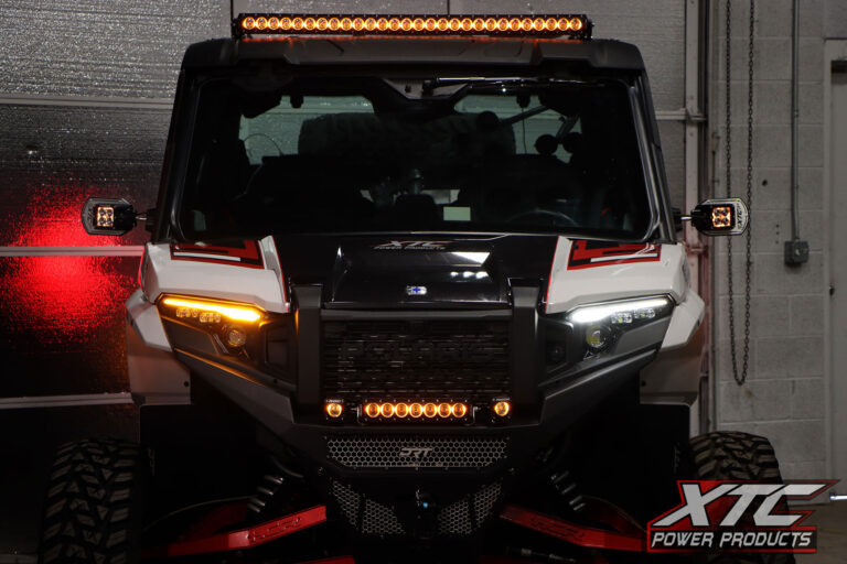 Polaris XPEDITION with one running light on and one turn signal light on